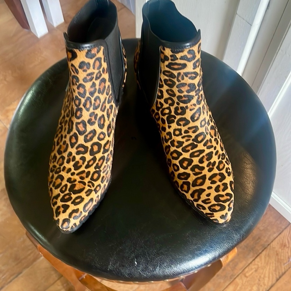 Donald J. Pliner Leopard Print ankle Boots women’s size 7 1/2 M